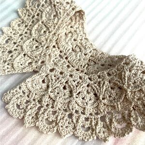 New! Venetian Lace Collar